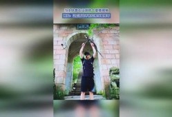 网友爆料棒球帽视频播放,棒球帽视频引发热议，揭秘潮流背后的故事