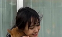 网红吃瓜挨揍事件视频,一场网络暴力引发的争议